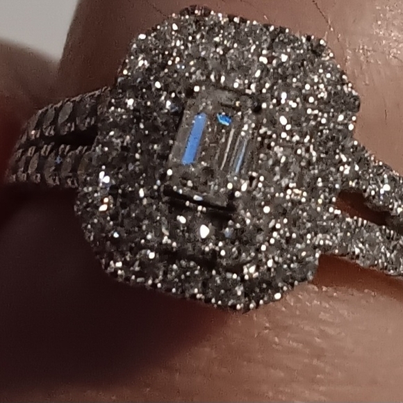 10K White Gold Natural Diamond Ring - Picture 3 of 8